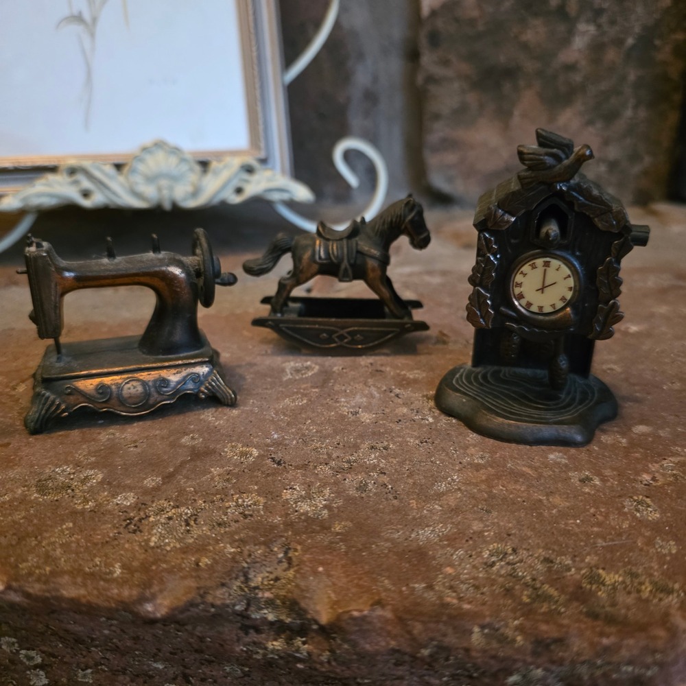 Vintage 1977 Durham Industries Diecast Metal Pencil Sharpener Lot 3 Horse Clock